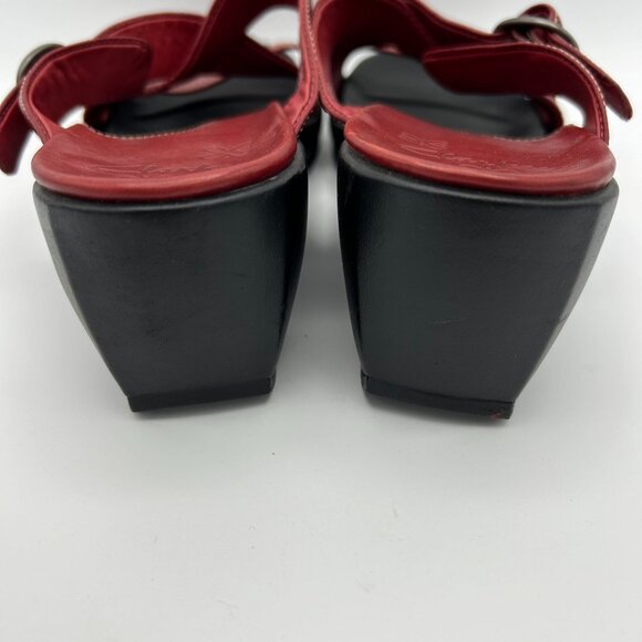 Clarks Womens Red Leather Strappy Sandals With Black Sole Size 9M - Picture 4 of 8